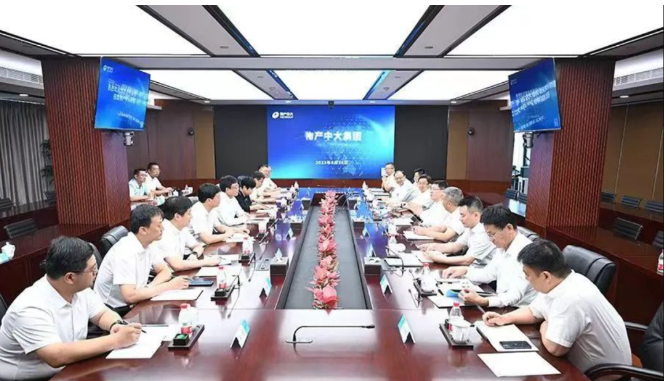 山東省濰坊市市委書(shū)記劉運(yùn)率領(lǐng)代表團(tuán)赴浙江展開(kāi)為期兩天的“點(diǎn)對(duì)點(diǎn)”招商活動(dòng)。此次活動(dòng)旨在深化地區(qū)間的經(jīng)濟(jì)合作，加速項(xiàng)目的實(shí)施落地。