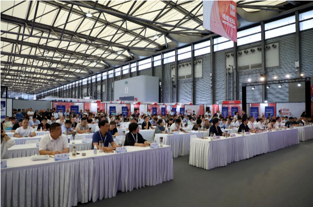 中國國際線纜及線材展覽會在上海新國際博覽中心隆重舉行，成為了電線電纜行業(yè)的一次盛大盛會。與此同時，寧晉縣舉辦了寧晉縣電線電纜產(chǎn)業(yè)集群推介會暨寧晉縣2023年“質(zhì)量月”活動啟動儀式?？h委副書記、代縣長孔軍峰致辭并對寧晉縣電線電纜產(chǎn)業(yè)進(jìn)行了推介。
