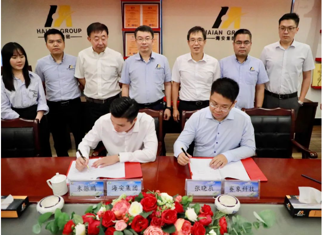 在簽約儀式上，雙方共謀新局面、共促發(fā)展新機制，對于后續(xù)合作發(fā)展模式做出探討及規(guī)劃。