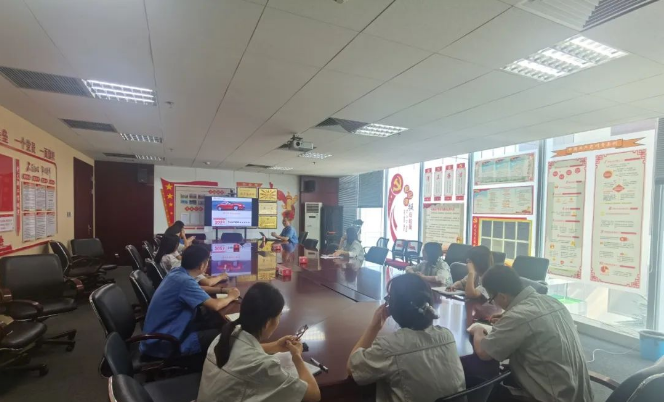 據(jù)了解，延長(zhǎng)橡膠對(duì)2023年的發(fā)展制定了新的目標(biāo)，積極進(jìn)行經(jīng)營(yíng)模式的調(diào)整以推動(dòng)產(chǎn)銷平衡。他們堅(jiān)持著“擴(kuò)增量與調(diào)結(jié)構(gòu)”雙管齊下的原則，努力完成全年目標(biāo)任務(wù)。上半年，延長(zhǎng)橡膠在全鋼市場(chǎng)完成了全年銷售目標(biāo)的58%，而在半鋼市場(chǎng)，銷售目標(biāo)達(dá)到了54%。
