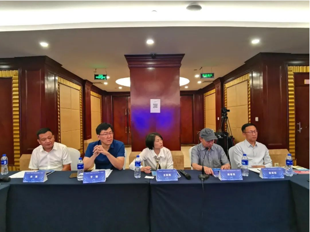據(jù)了解，此次沙龍活動旨在為線纜行業(yè)提供一個交流平臺，共同探討行業(yè)發(fā)展的現(xiàn)狀和未來趨勢。