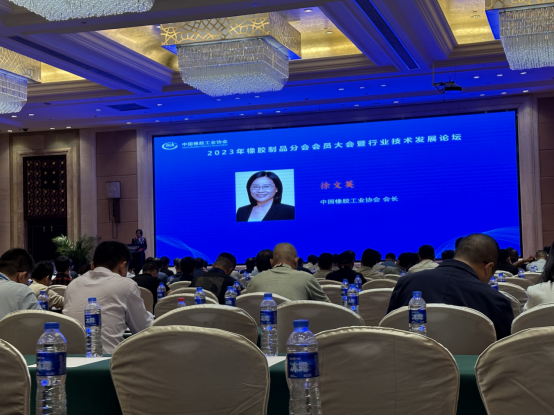 此次論壇還邀請了眾多業(yè)內(nèi)專家發(fā)表了重要演講，涵蓋了多個關(guān)鍵領(lǐng)域。