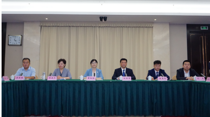 與會(huì)的涂料企業(yè)代表們紛紛對(duì)濮陽(yáng)市營(yíng)商環(huán)境表示贊賞，并表示將加強(qiáng)與濮陽(yáng)政府的合作與交流，為濮陽(yáng)涂料行業(yè)的高質(zhì)量可持續(xù)發(fā)展貢獻(xiàn)自己的力量。他們也一致認(rèn)為，濮陽(yáng)市政府為企業(yè)提供的卓越環(huán)境和服務(wù)將為涂料行業(yè)的未來(lái)帶來(lái)更多新動(dòng)能。這次會(huì)議不僅拉近了企業(yè)與政府之間的距離，也為濮陽(yáng)涂料產(chǎn)業(yè)的可持續(xù)發(fā)展注入了新的活力。