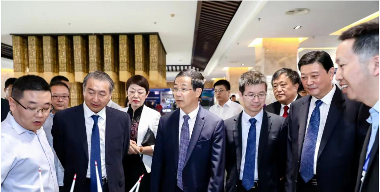 此次大會匯聚了國內(nèi)外知名企業(yè)代表，充分體現(xiàn)了高端化和國際化。各國涂料行業(yè)領(lǐng)袖也分享了各自國內(nèi)涂料市場的現(xiàn)狀和經(jīng)濟(jì)社會發(fā)展趨勢。同時，會議還聚焦輻射固化涂料、仿生涂層材料等領(lǐng)域的最新發(fā)展現(xiàn)狀，為涂料產(chǎn)業(yè)的可持續(xù)發(fā)展提供了寶貴經(jīng)驗。