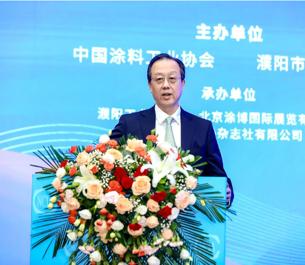 由中國涂料工業(yè)協(xié)會和濮陽市人民政府合作舉辦的“2023亞太國際涂料產(chǎn)業(yè)發(fā)展大會”于近日在河南省濮陽市盛大召開。會議的主題為“合作發(fā)展，共塑未來”，旨在推動涂料行業(yè)朝著綠色可持續(xù)發(fā)展的方向邁進，并探討涂料工業(yè)新材料和新技術(shù)的應(yīng)用與發(fā)展機遇。  大會期間，立邦投資有限公司副董事長楊思成發(fā)表了主題為“用于科技創(chuàng)新 實踐低碳發(fā)展”的精彩演講。