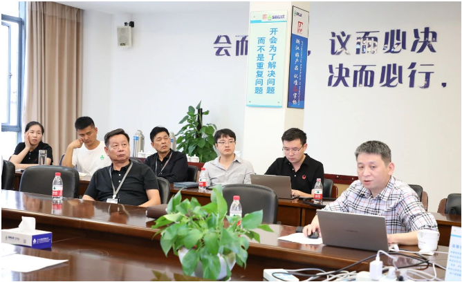 會(huì)議指出，必須繼續(xù)在基礎(chǔ)市場(chǎng)工作方面下功夫，維護(hù)客戶(hù)關(guān)系，積極參與市場(chǎng)，了解客戶(hù)需求，以卓越的服務(wù)推動(dòng)銷(xiāo)售。同時(shí)，也強(qiáng)調(diào)了需要不斷構(gòu)建適應(yīng)自身特點(diǎn)的創(chuàng)新技術(shù)體系，增加核心工藝的研發(fā)力度，為客戶(hù)提供智能高效的三力士產(chǎn)品解決方案。