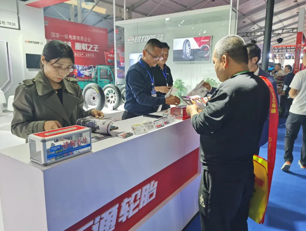 未來，正通輪胎表示將持續(xù)緊跟市場需求，迎合時代潮流，聚焦前瞻技術(shù)，致力于輪胎的研發(fā)和制造，以更高品質(zhì)的產(chǎn)品、更廣泛的渠道政策和更深度的終端互動，鞏固其在行業(yè)內(nèi)的地位，繼續(xù)引領(lǐng)輪胎產(chǎn)業(yè)的發(fā)展!