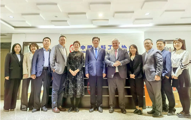 Miguel Mantas先生表示，中國市場對湛新公司至關重要，而湛新一直致力于綠色可持續(xù)發(fā)展。他希望通過與中國涂料工業(yè)協(xié)會的合作，能夠為湛新在中國市場的投資提供更多信心，促進雙方友誼和合作的深化，共同創(chuàng)造更美好的發(fā)展前景。