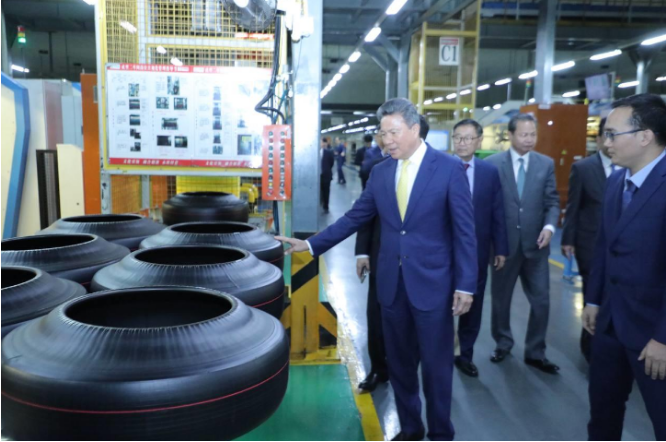 柬埔寨副首相孫占托于10月21日訪問廣州，考察了多家企業(yè)，其中包括廣州工業(yè)投資控股集團有限公司。
