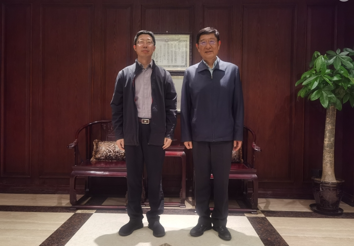 中國物流與采購聯(lián)合會副會長蔡進于2023年10月23日訪問了雙錢輪胎集團有限公司。在訪問期間，雙錢輪胎集團有限公司的黨委書記兼董事長章萬友熱情接待了蔡進一行，展開了深入的交流。中國物流與采購聯(lián)合會會長助理馬增榮陪同。