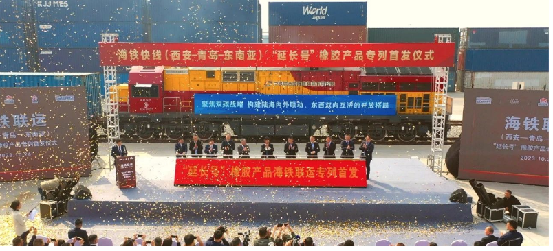 這次“延長(zhǎng)號(hào)”海鐵聯(lián)運(yùn)專列的首發(fā)，得益于延長(zhǎng)石油依托西安國(guó)際港務(wù)區(qū)平臺(tái)，充分發(fā)揮中遠(yuǎn)海運(yùn)物流優(yōu)勢(shì)，進(jìn)一步延伸企業(yè)服務(wù)鏈條，提升客戶體驗(yàn)，以此擴(kuò)大“一帶一路”沿線業(yè)務(wù)規(guī)模的具體實(shí)踐。
