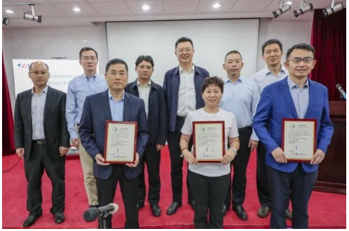 上海長(zhǎng)順電梯電纜有限公司表示，他們將繼續(xù)承擔(dān)重要的戰(zhàn)略任務(wù)，積極參與“碳達(dá)峰、碳中和”的倡議，為推動(dòng)綠色社會(huì)和綠色經(jīng)濟(jì)發(fā)展做出更大的貢獻(xiàn)。公司的努力和成就在綠色產(chǎn)業(yè)領(lǐng)域樹(shù)立了良好的典范。