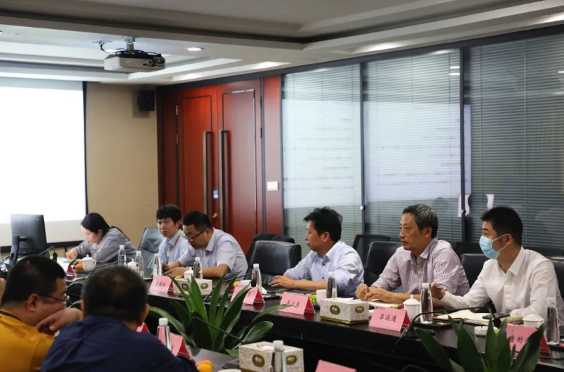 在寧海縣科協(xié)主席吳衛(wèi)東、建新黨總支書記、工會主席陳春學、科協(xié)主席呂遠通、科協(xié)副主席潘斌等人陪同下，教授專家團隊參觀了建新的試驗中心和減震工廠，深入了解了該公司工業(yè)操作系統(tǒng)及其在減震配件制造等領(lǐng)域的實際應(yīng)用。