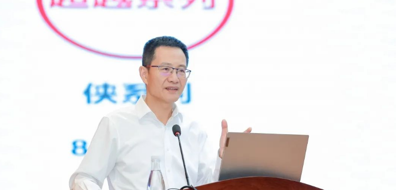 來自全國70多家最強新銳門店的代表齊聚中策橡膠總部，共同參與“正向銷售”交流活動，探討如何實現(xiàn)高質(zhì)量發(fā)展的目標(biāo)。中策橡膠集團高級副總經(jīng)理葛國榮在會上發(fā)表主題講話，他首先對充滿活力的新銳伙伴們表示了熱烈歡迎。