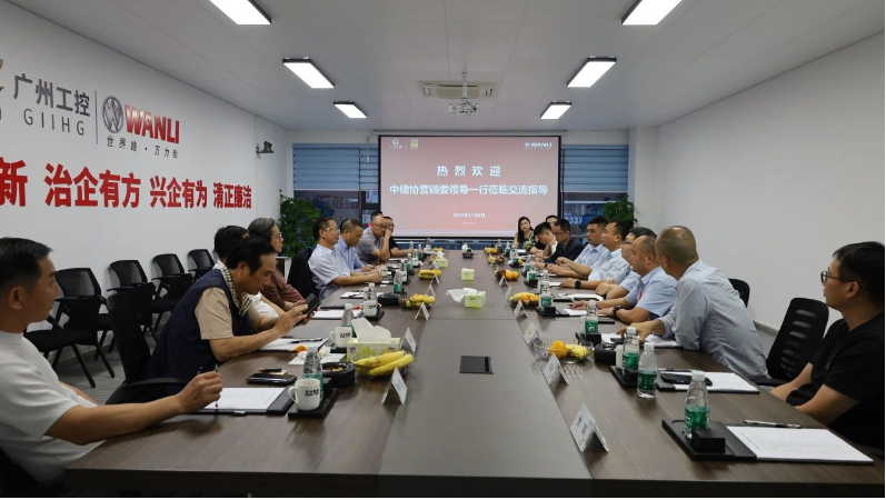 中橡協(xié)領(lǐng)導(dǎo)及經(jīng)銷商朋友蒞臨萬(wàn)力輪胎交流指導(dǎo)