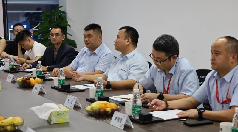 中國(guó)橡膠工業(yè)協(xié)會(huì)副會(huì)長(zhǎng)雷昌純對(duì)萬(wàn)力輪胎近三年來(lái)取得的卓越成就表示贊賞，并鼓勵(lì)萬(wàn)力輪胎在產(chǎn)品研發(fā)創(chuàng)新方面繼續(xù)努力，以實(shí)現(xiàn)更大的發(fā)展。秘書長(zhǎng)車永興表達(dá)了對(duì)萬(wàn)力輪胎的濃厚興趣，并熱烈歡迎各方代表參加即將于11月9至11日在東莞舉行的中橡協(xié)營(yíng)銷工作委員會(huì)會(huì)員大會(huì)。會(huì)議將圍繞“數(shù)字化助力運(yùn)營(yíng)管理、前置倉(cāng)管理、輪胎與汽車后市場(chǎng)的整合運(yùn)營(yíng)、企業(yè)核心發(fā)展戰(zhàn)略”等議題展開分享和交流。