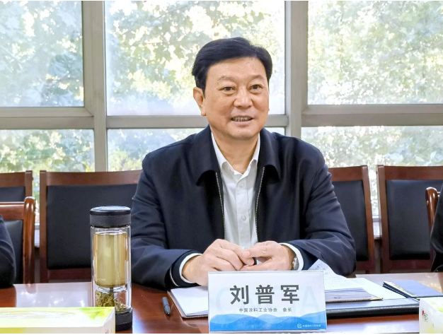 中國涂料工業(yè)協(xié)會會長劉普軍在北京會見了江西省涂料行業(yè)協(xié)會會長潘白日一行。雙方就如何促進江西省涂料行業(yè)的發(fā)展以及未來中國涂料工業(yè)協(xié)會與地方涂協(xié)的合作等問題展開了深入交流。