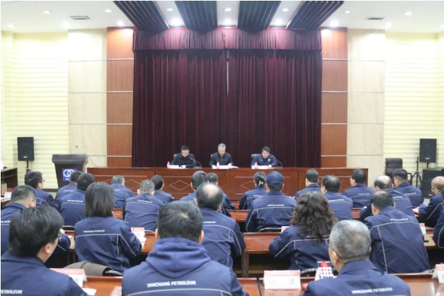 在會議中，經(jīng)集團公司黨委研究決定，張航偉同志任西北橡膠公司黨委書記，為西北橡膠公司、延長橡膠公司、延長橡膠(泰國)有限公司的董事長，并出任凱迪西北橡膠有限公司的執(zhí)行董事。