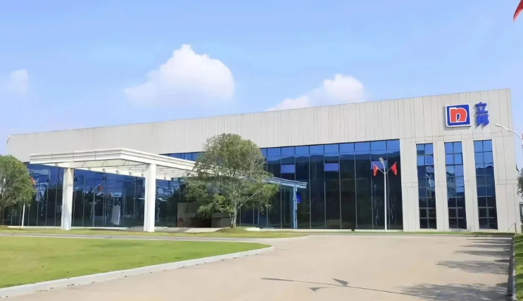 近日，工業(yè)和信息化部公布了2023年度智能制造示范工廠揭榜單位和優(yōu)秀場(chǎng)景名單，立邦涂料(湖北)有限公司成功入圍2023年度智能制造優(yōu)秀場(chǎng)景。