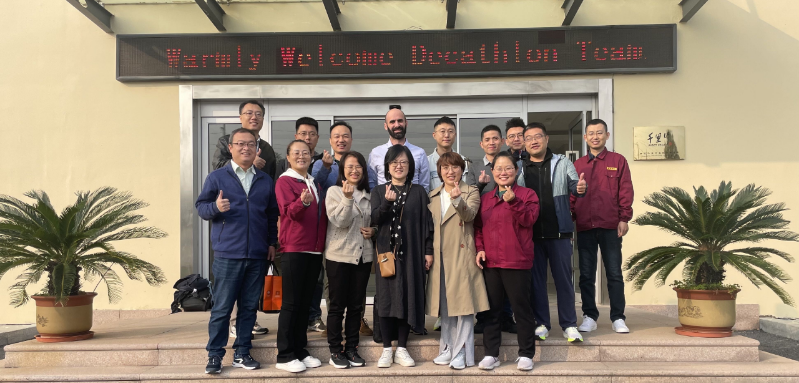 此次迪卡儂團(tuán)隊(duì)的訪問不僅增強(qiáng)了雙方的合作黏性，打通了信息壁壘，更讓大家深刻感受到了ONE TEAM ONE DREAM的凝聚力。Antoine先生表示將與千里行緊密合作，進(jìn)行更多開創(chuàng)性的合作，攜手實(shí)現(xiàn)雙方的高質(zhì)量發(fā)展。