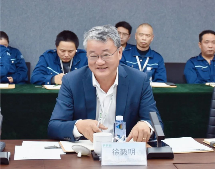 蘇州寶麗迪材料科技股份有限公司董事長徐毅明對會(huì)長陳的致辭表示感謝，并對研究院的成就給予充分肯定。他相信，在學(xué)術(shù)專家委員會(huì)主任王華平的引領(lǐng)下，寶麗迪將通過科技領(lǐng)先實(shí)現(xiàn)跨越式發(fā)展。徐董事長表示，寶麗迪將繼續(xù)發(fā)揮現(xiàn)有優(yōu)勢，不忘初心，持續(xù)推進(jìn)高性能纖維用母粒的研發(fā)與推廣，提升產(chǎn)品的綠色化水品，同時(shí)加強(qiáng)產(chǎn)業(yè)鏈服務(wù)能力，為“十四五”戰(zhàn)略計(jì)劃的實(shí)施貢獻(xiàn)更多力量。